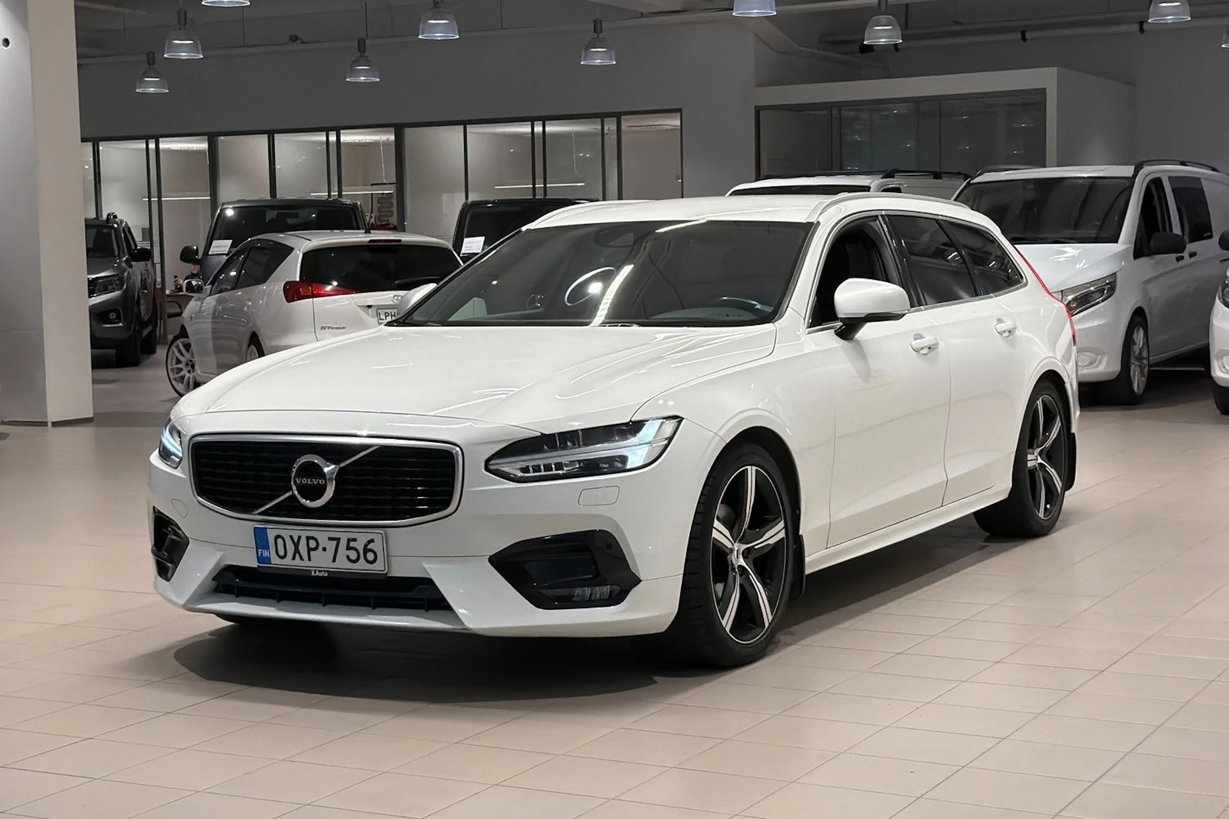 valkoinen Volvo V90 2020 kuva 28.