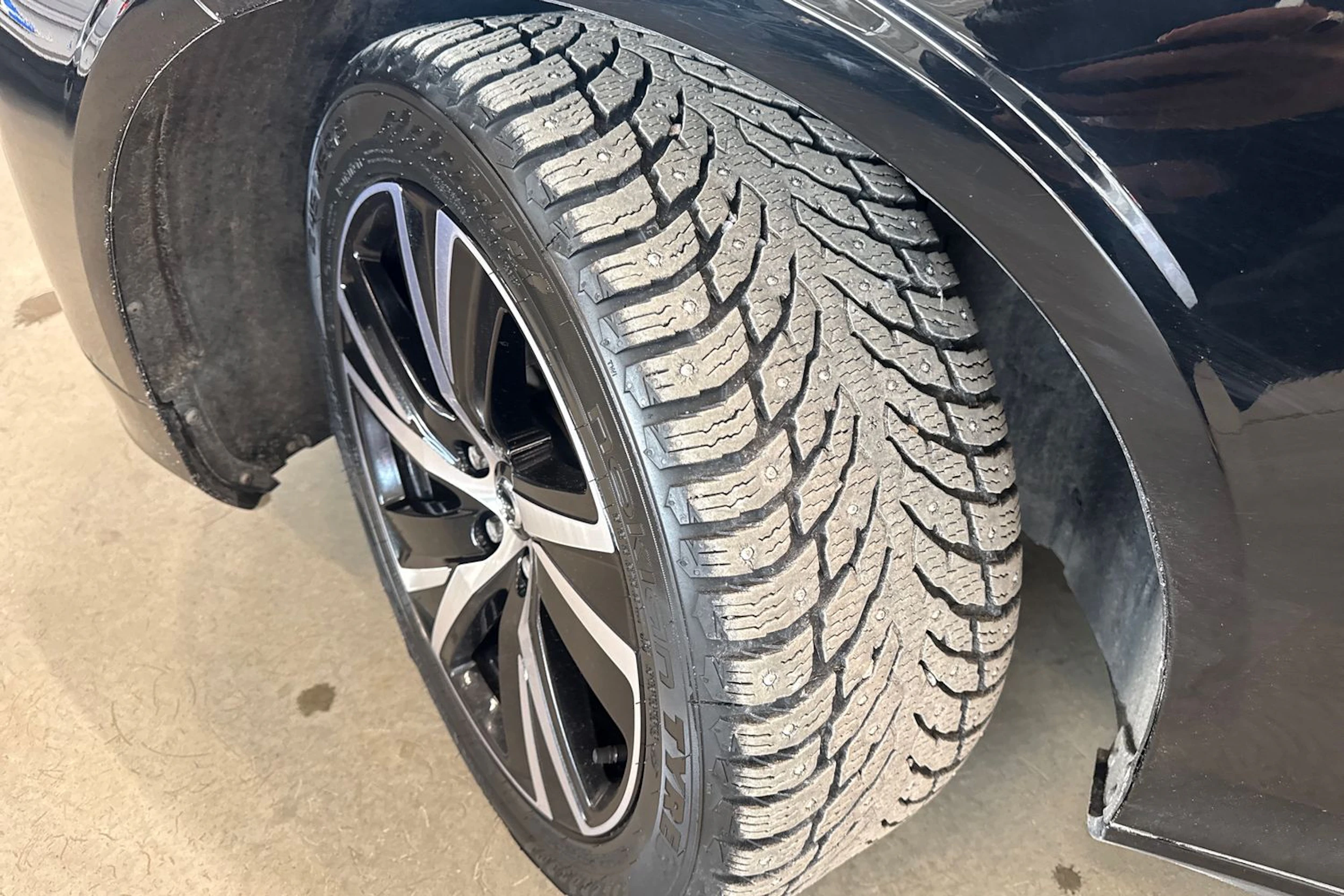 musta Volvo V90 2020 kuva 10.