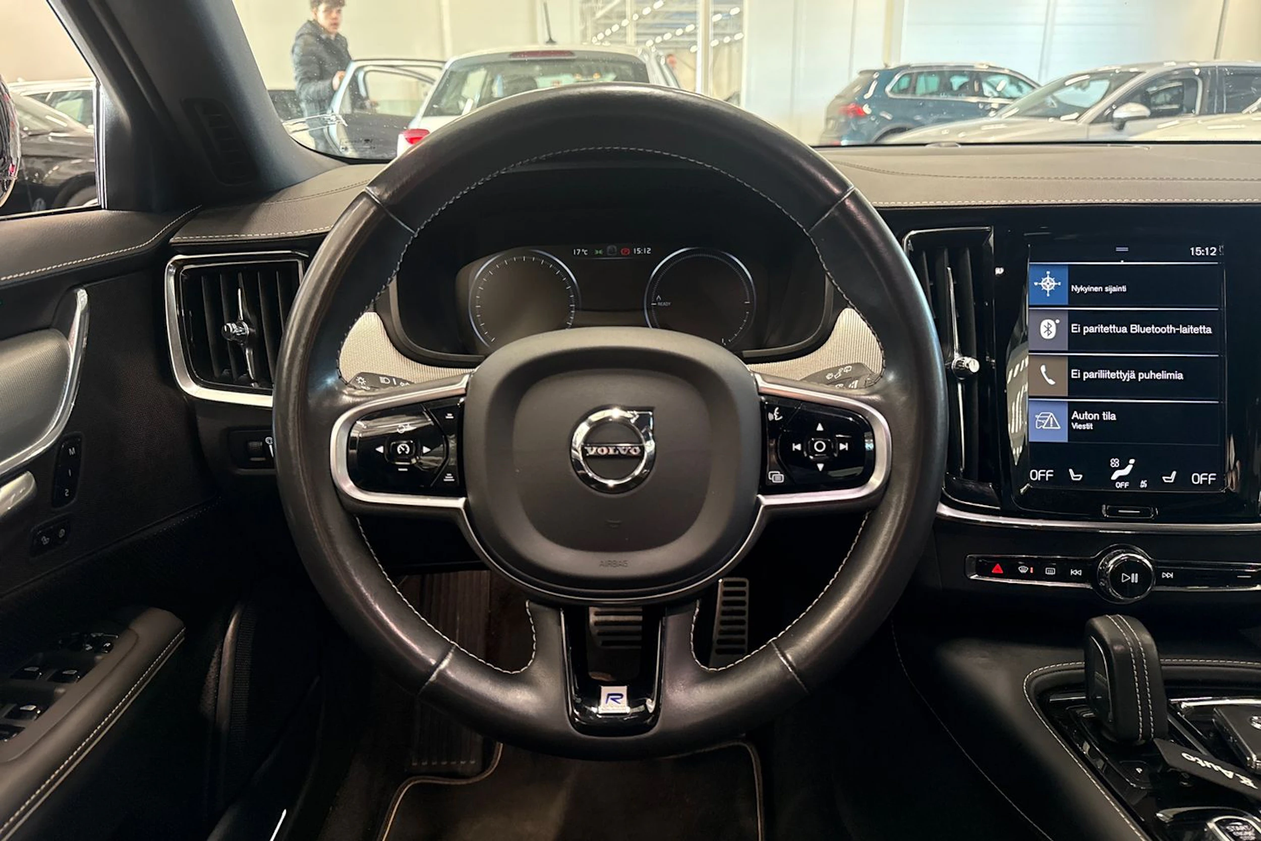 musta Volvo V90 2020 kuva 11.