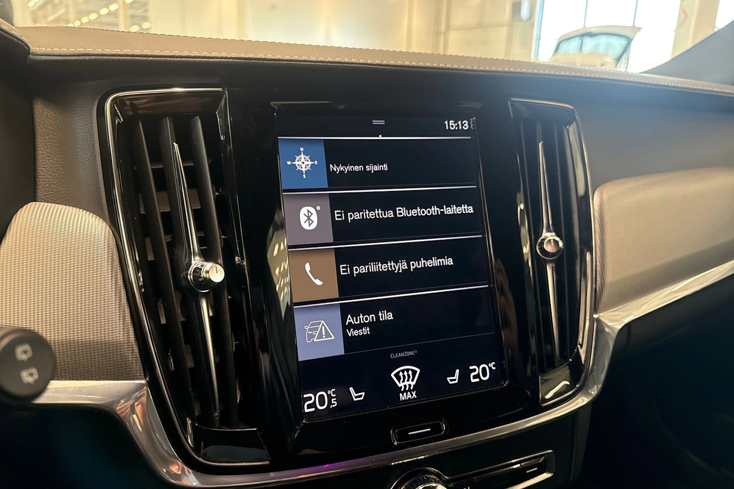 musta Volvo V90 2020 kuva 16.