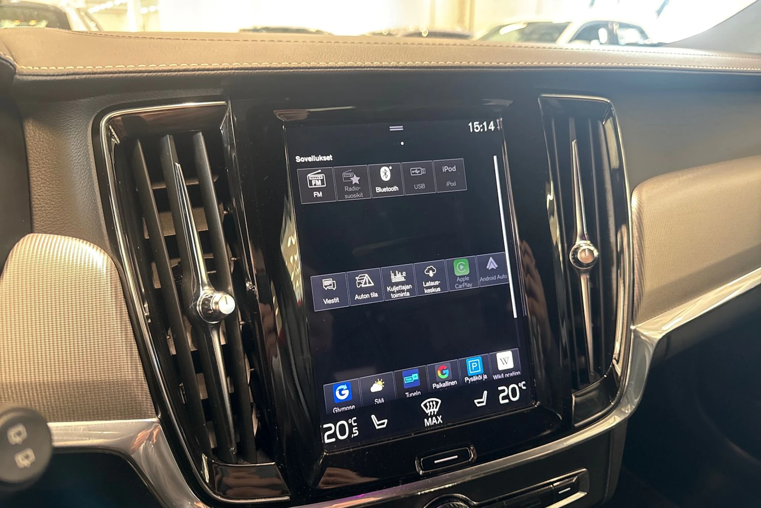 musta Volvo V90 2020 kuva 21.