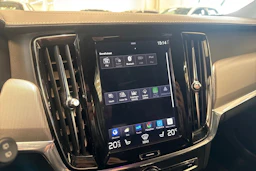 musta Volvo V90 2020 kuva 21.