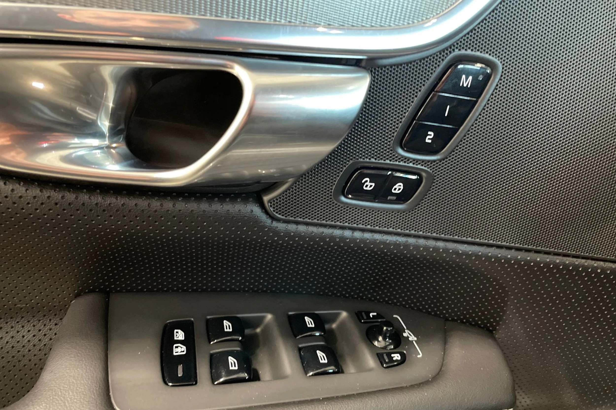 musta Volvo V90 2020 kuva 33.