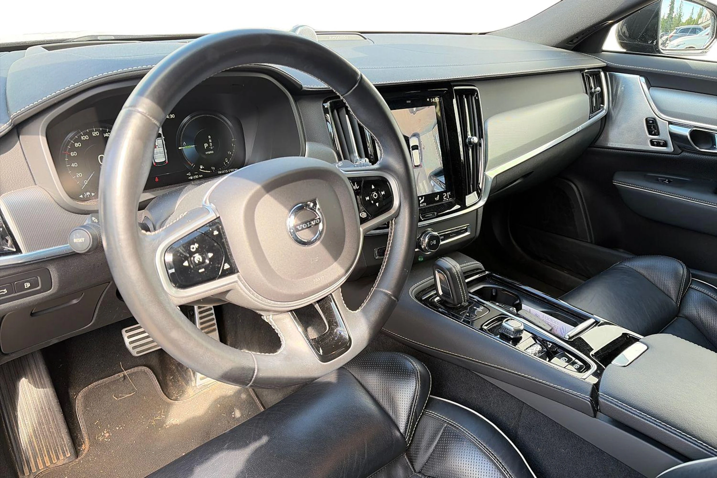 musta Volvo V90 2021 kuva 3.