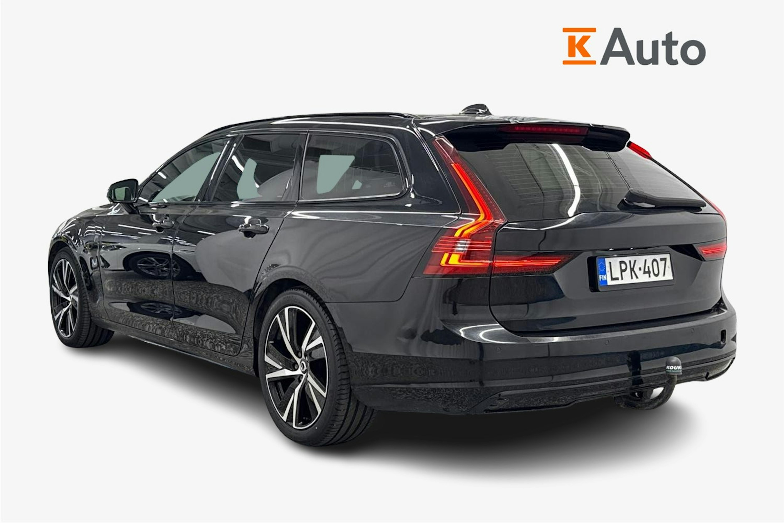musta Volvo V90 2021 kuva 2.