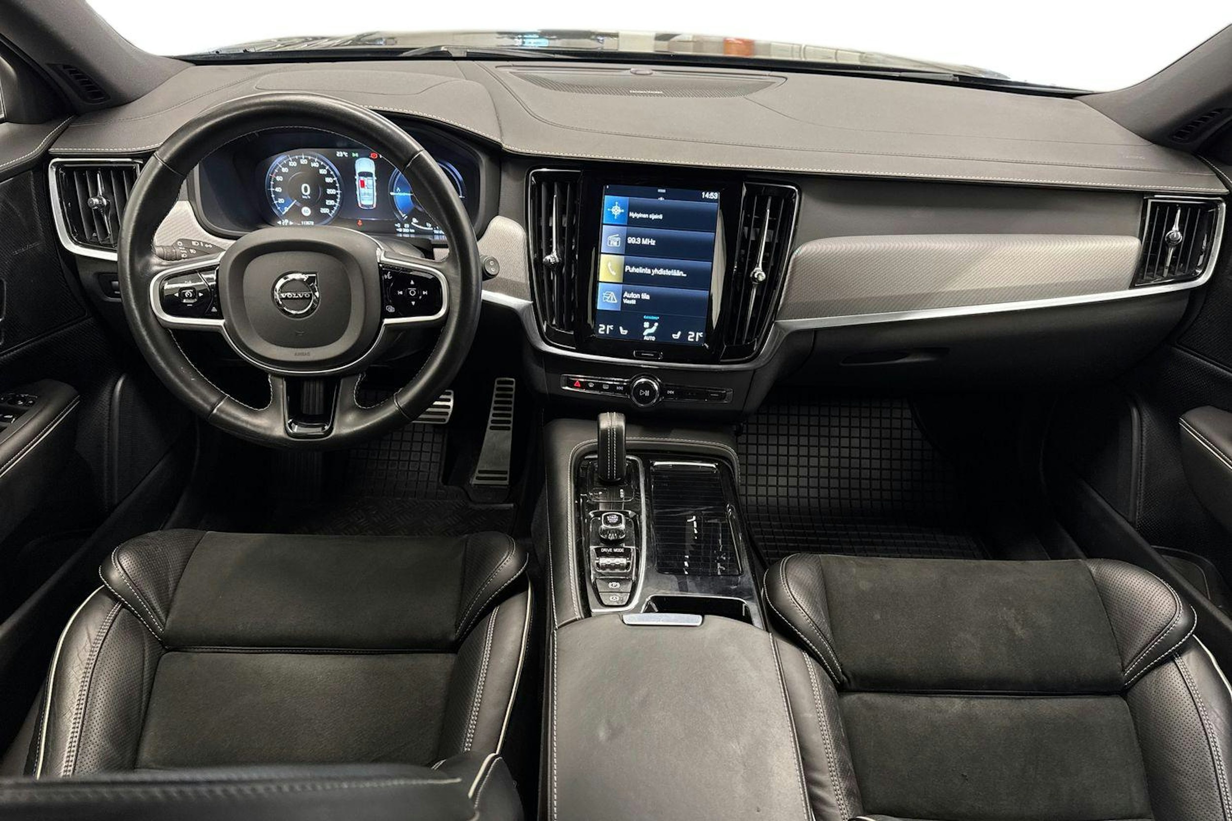 musta Volvo V90 2021 kuva 9.