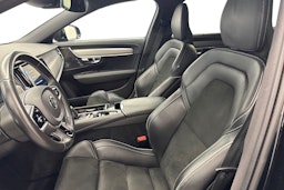 musta Volvo V90 2021 kuva 11.