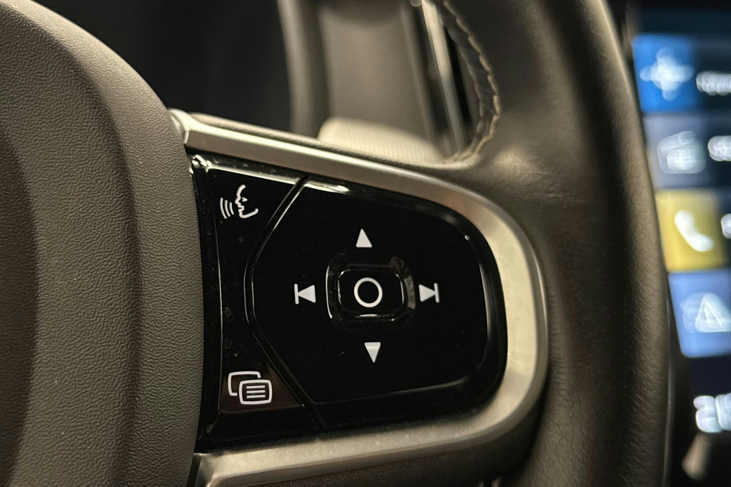 musta Volvo V90 2021 kuva 15.