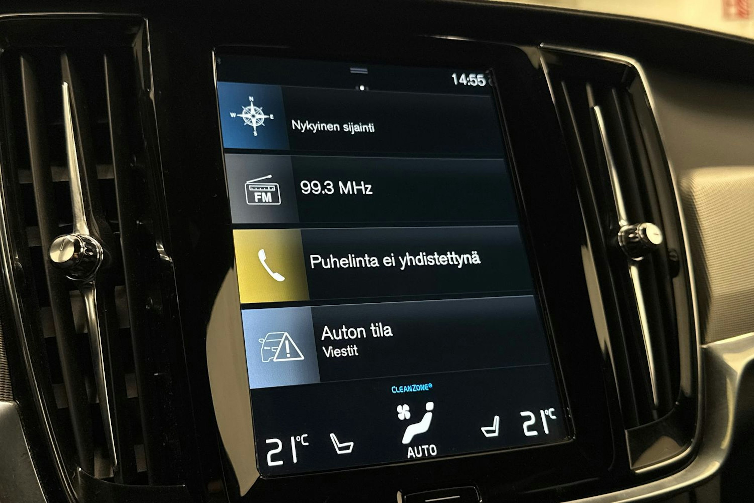 musta Volvo V90 2021 kuva 22.