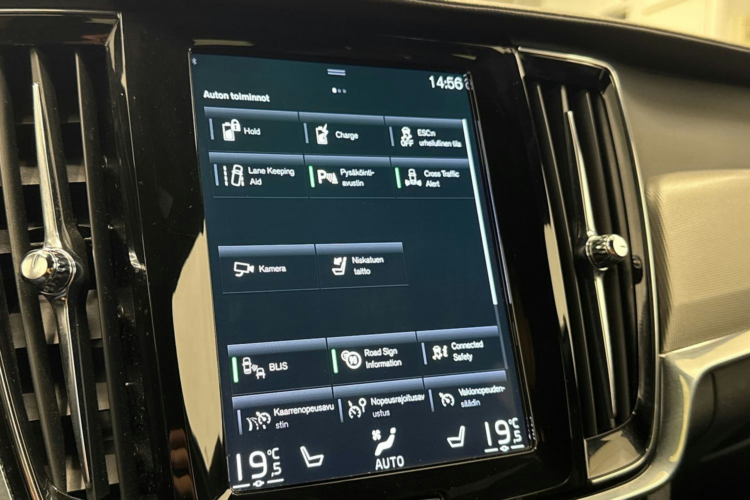 musta Volvo V90 2021 kuva 25.