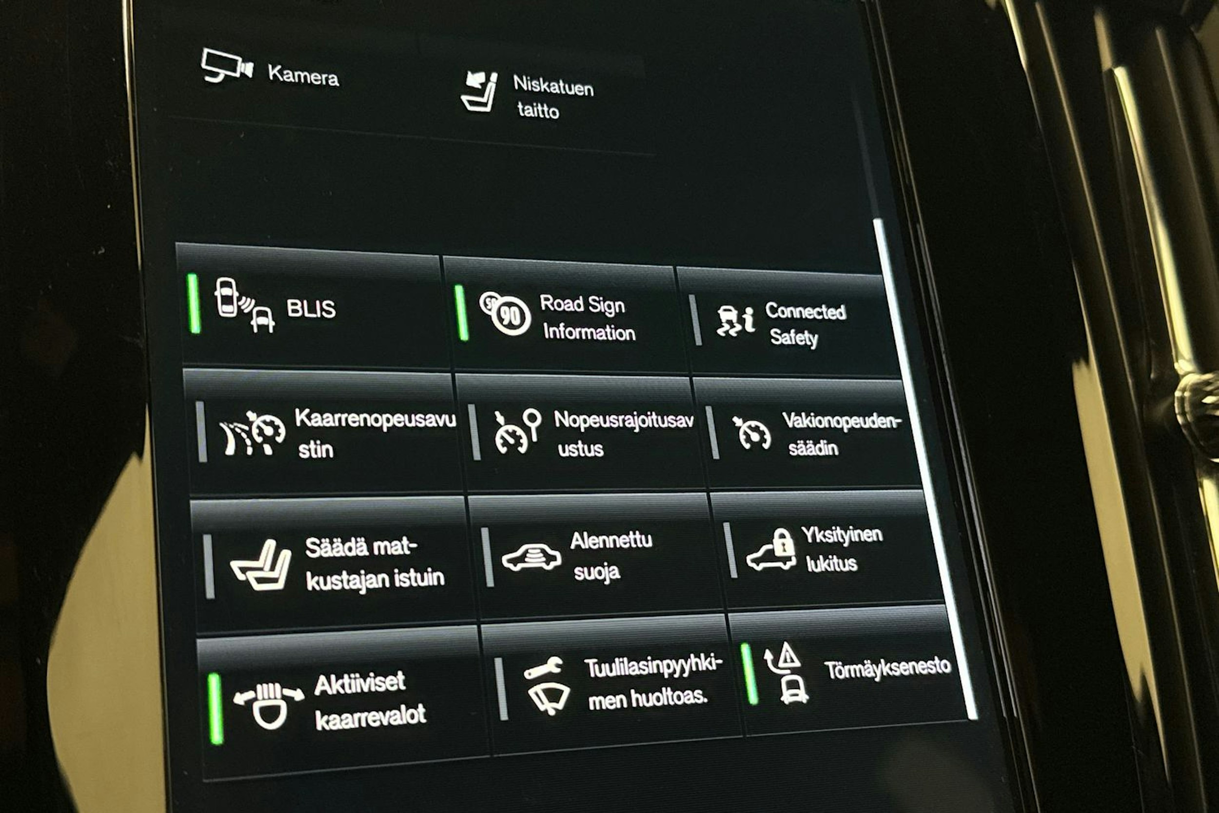 musta Volvo V90 2021 kuva 27.