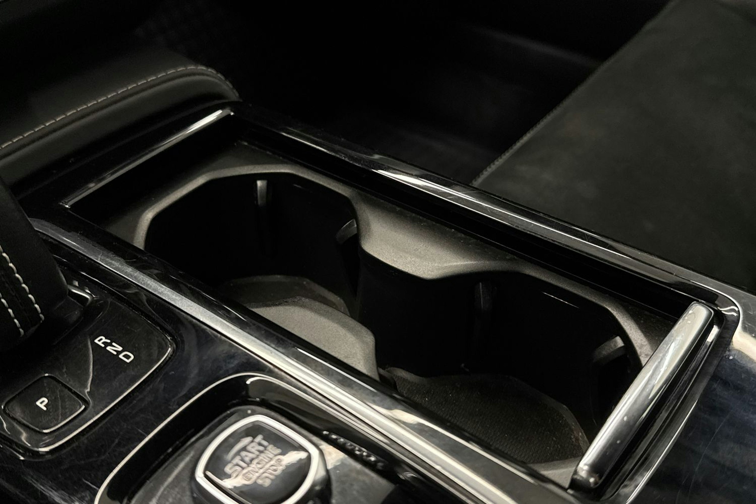 musta Volvo V90 2021 kuva 35.