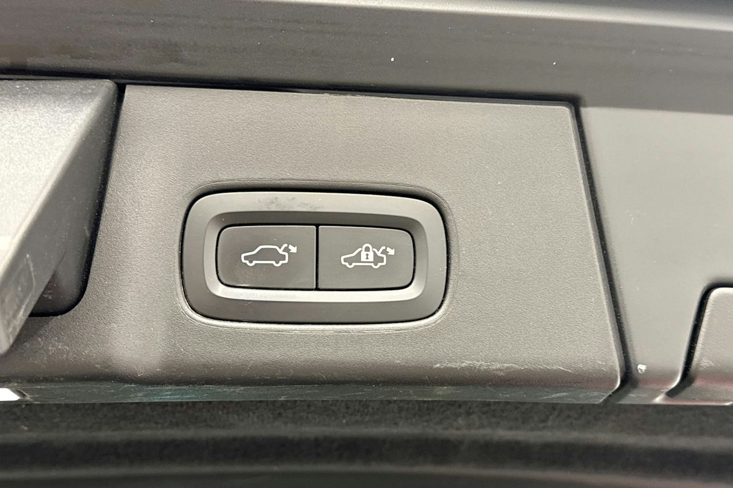 musta Volvo V90 2021 kuva 39.