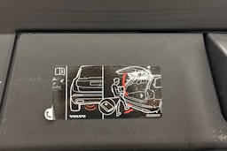 musta Volvo V90 2021 kuva 40.