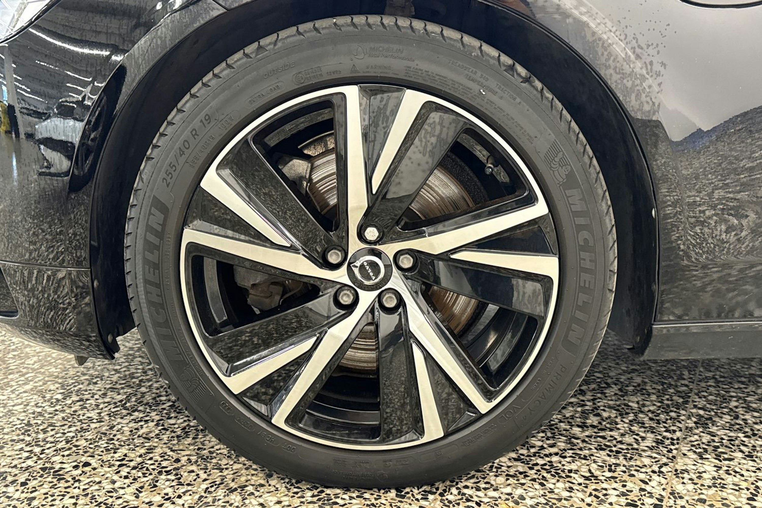 musta Volvo V90 2021 kuva 42.