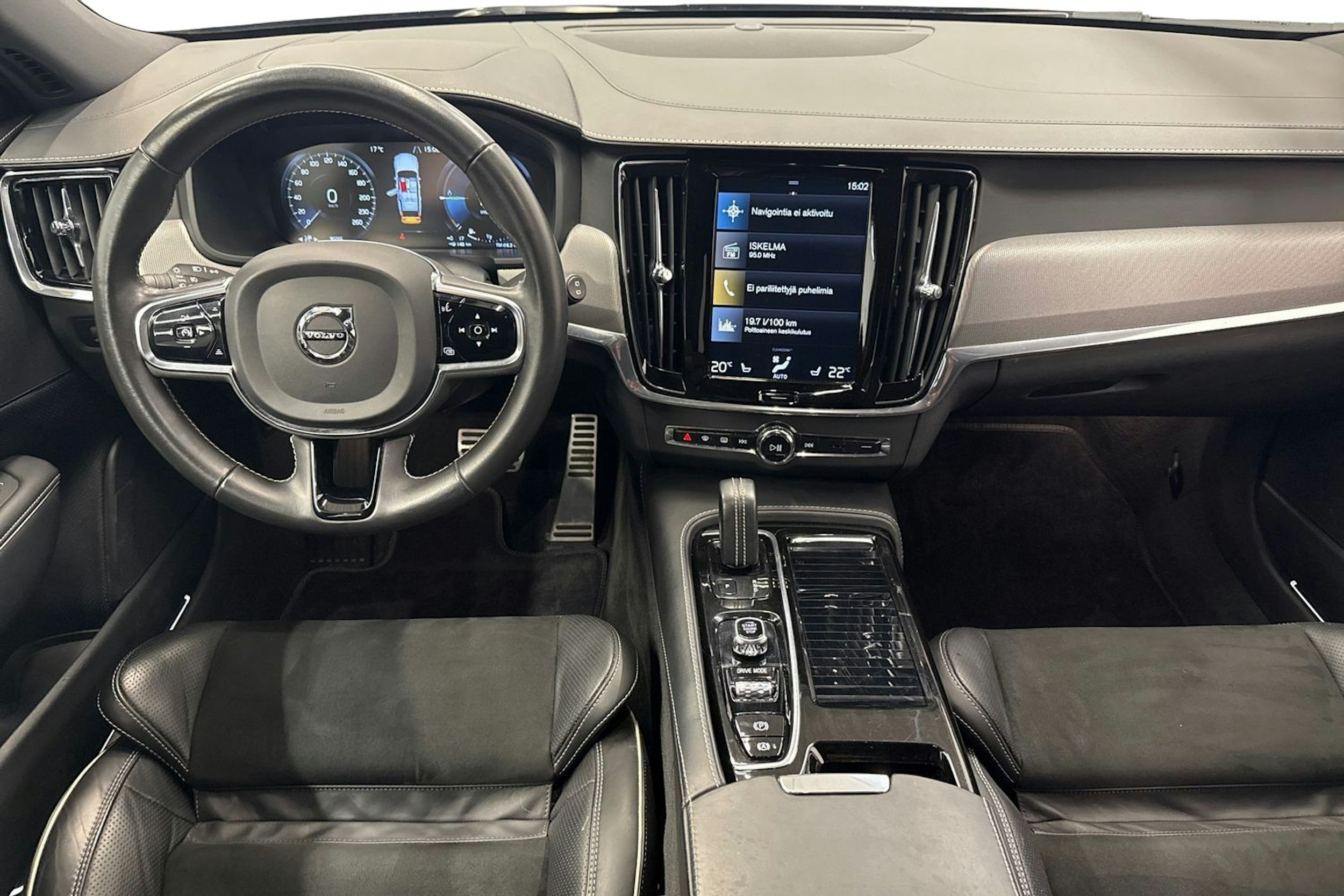 musta Volvo V90 2021 kuva 12.