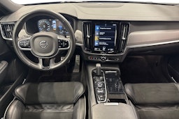 musta Volvo V90 2021 kuva 12.