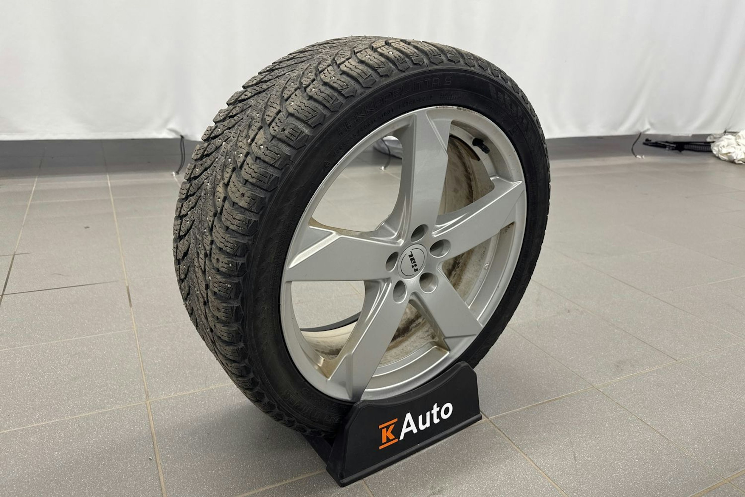 musta Volvo V90 2021 kuva 16.