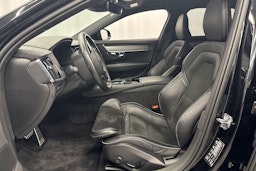 musta Volvo V90 2021 kuva 19.