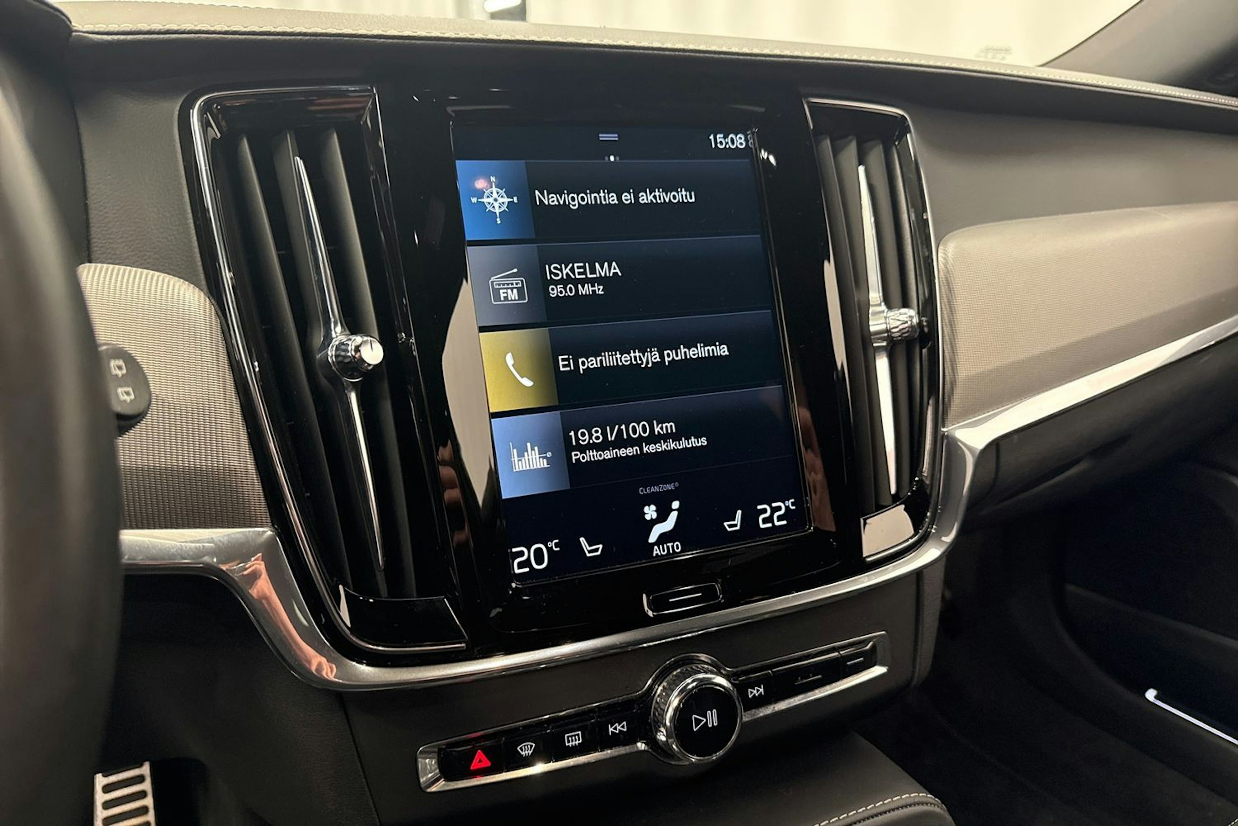 musta Volvo V90 2021 kuva 24.