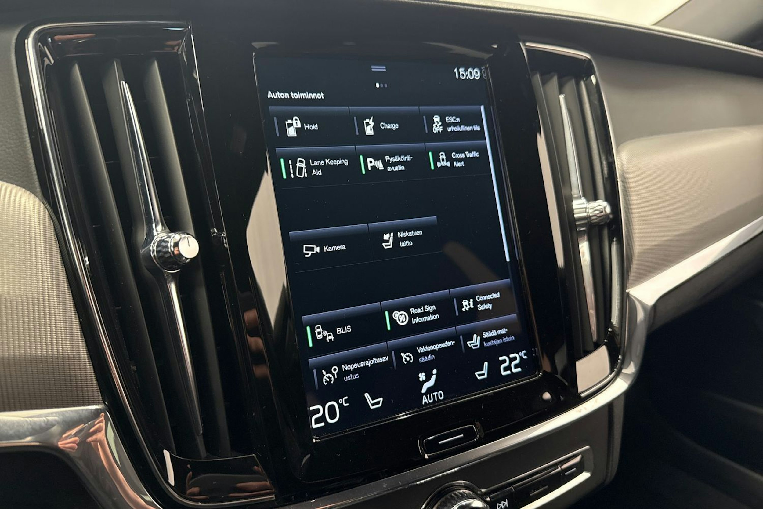 musta Volvo V90 2021 kuva 27.