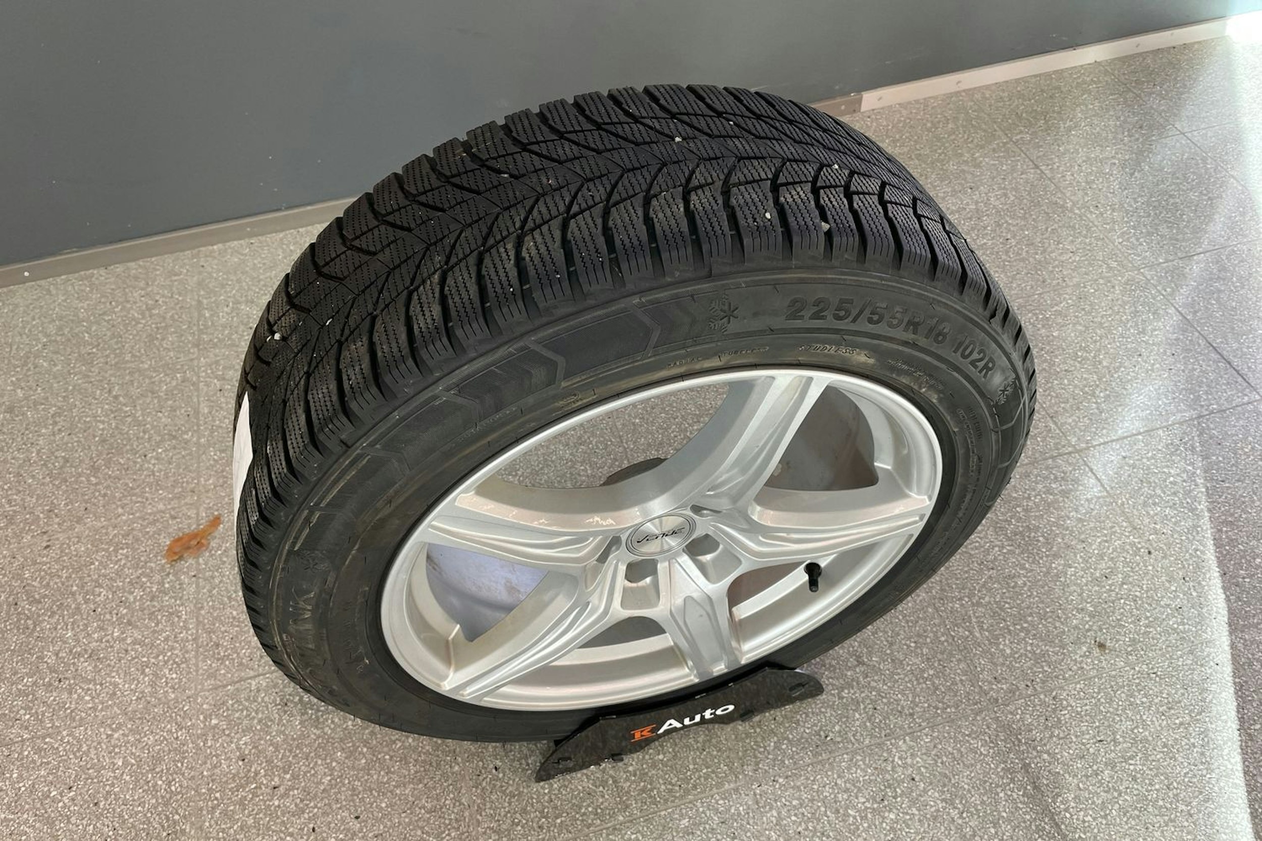 harmaa Volvo V90 2021 kuva 27.