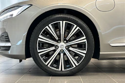 Harmaa Volvo V90 2021 kuva 29.