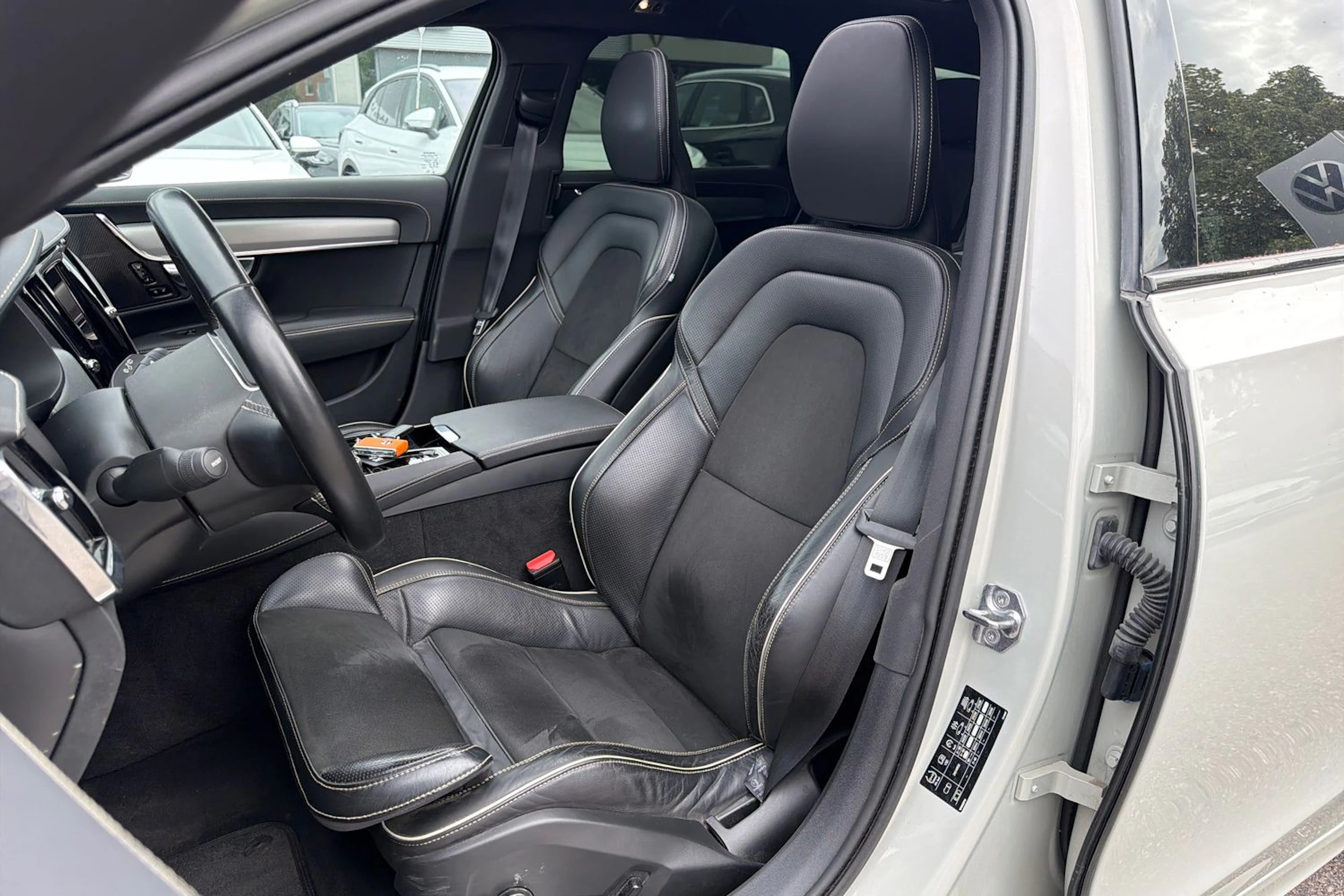 harmaa Volvo V90 2021 kuva 4.