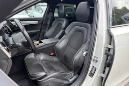 harmaa Volvo V90 2021 kuva 4.
