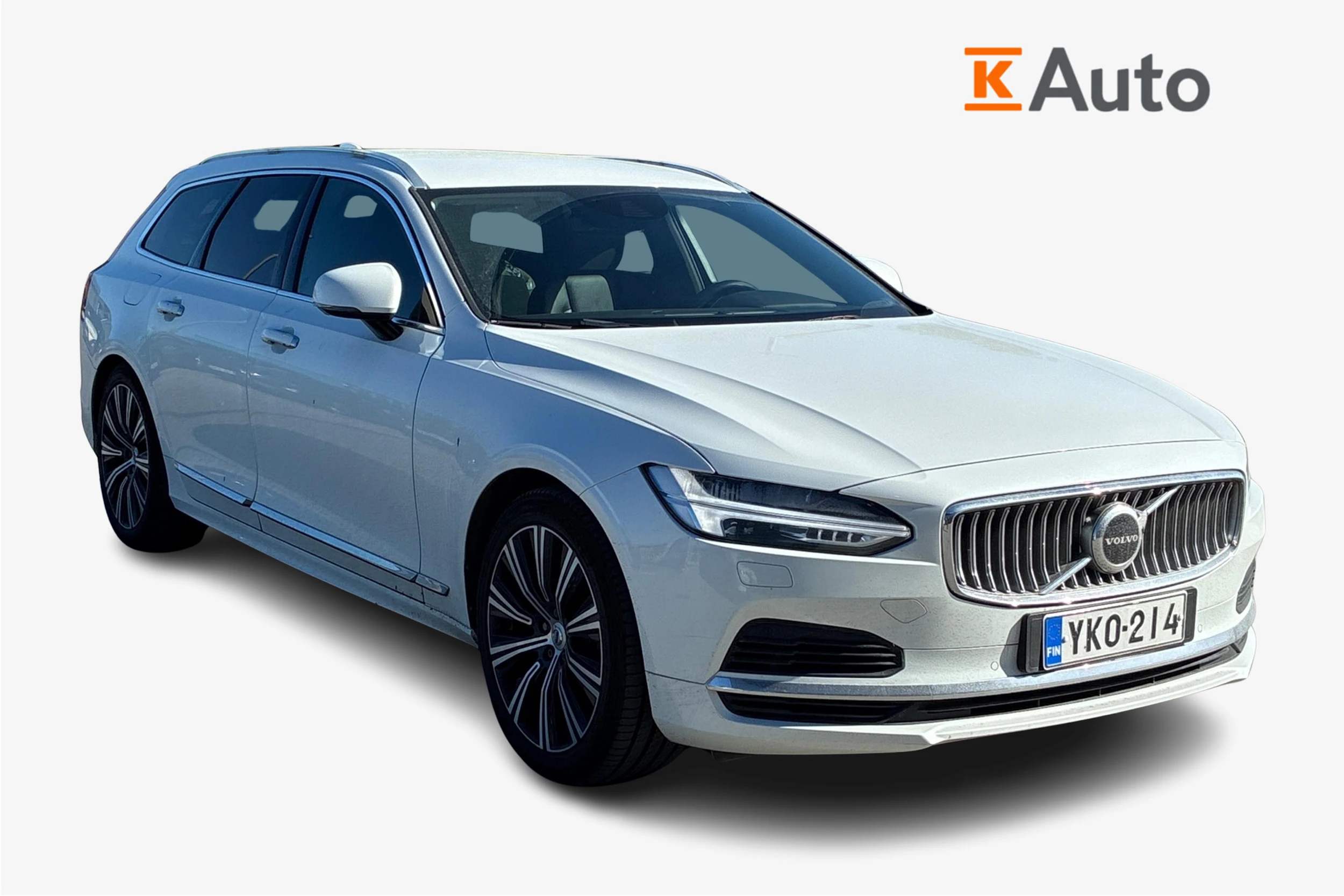 Valkoinen Volvo V90 2021 kuva 1.