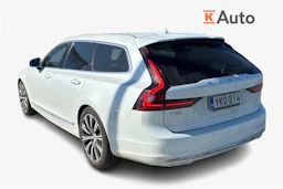 Valkoinen Volvo V90 2021 kuva 2.