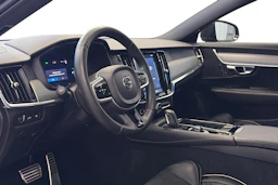 sininen Volvo V90 2022 kuva 6.