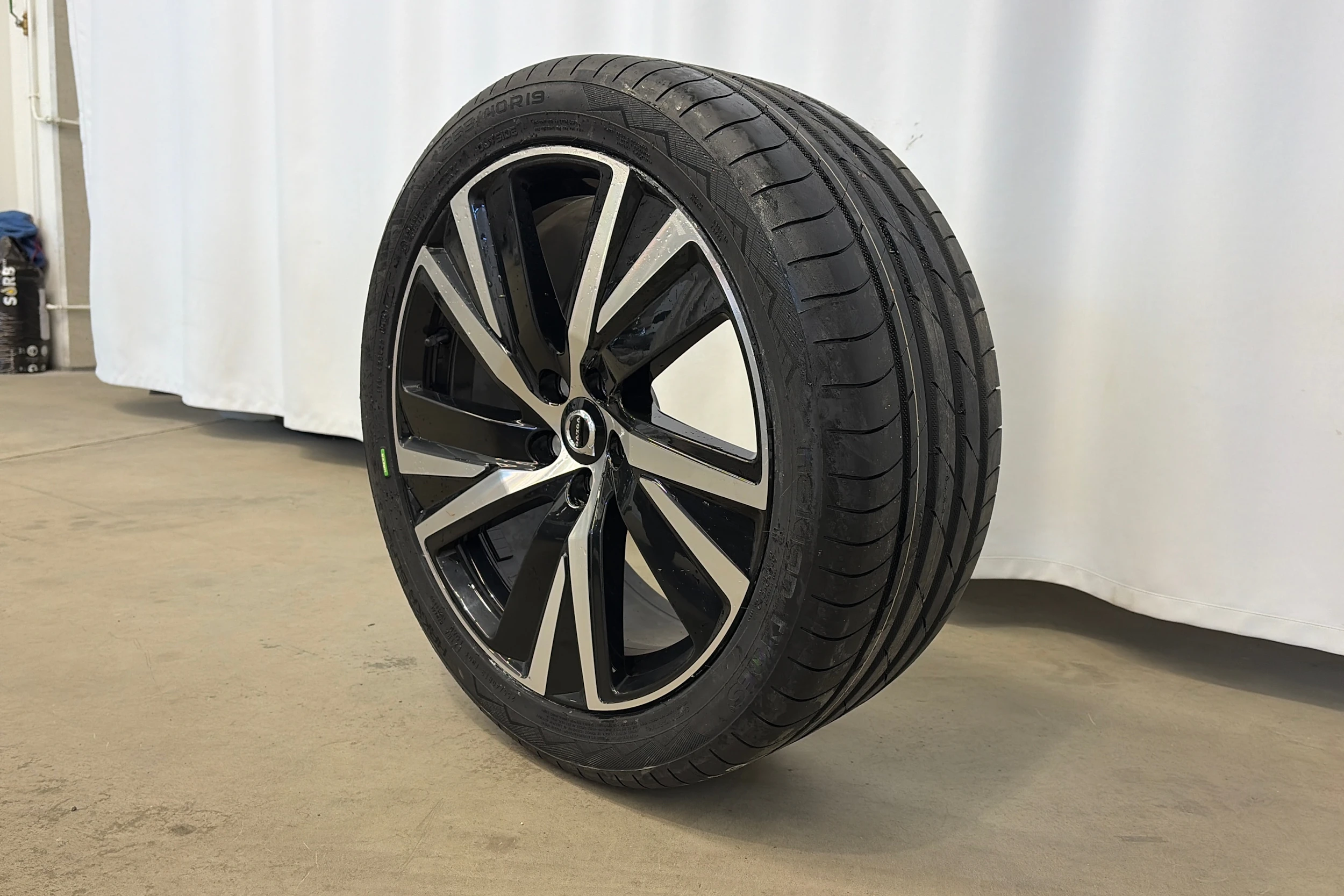 sininen Volvo V90 2022 kuva 10.