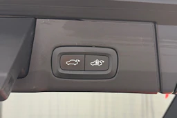 sininen Volvo V90 2022 kuva 24.