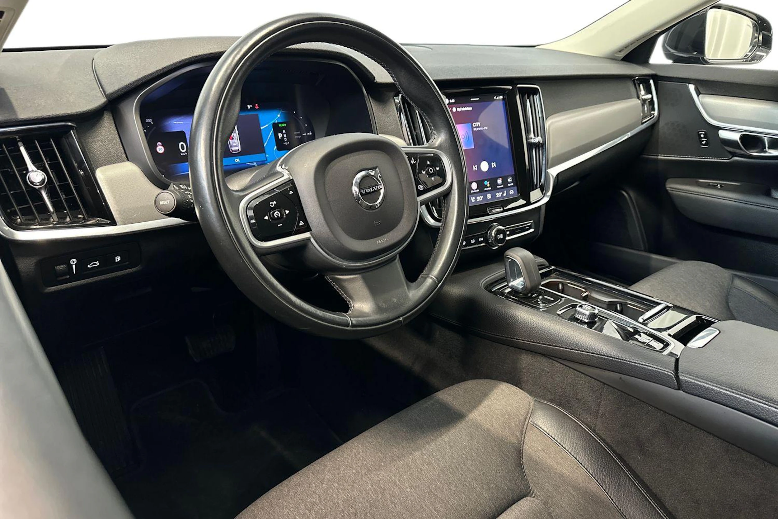 musta Volvo V90 2022 kuva 6.