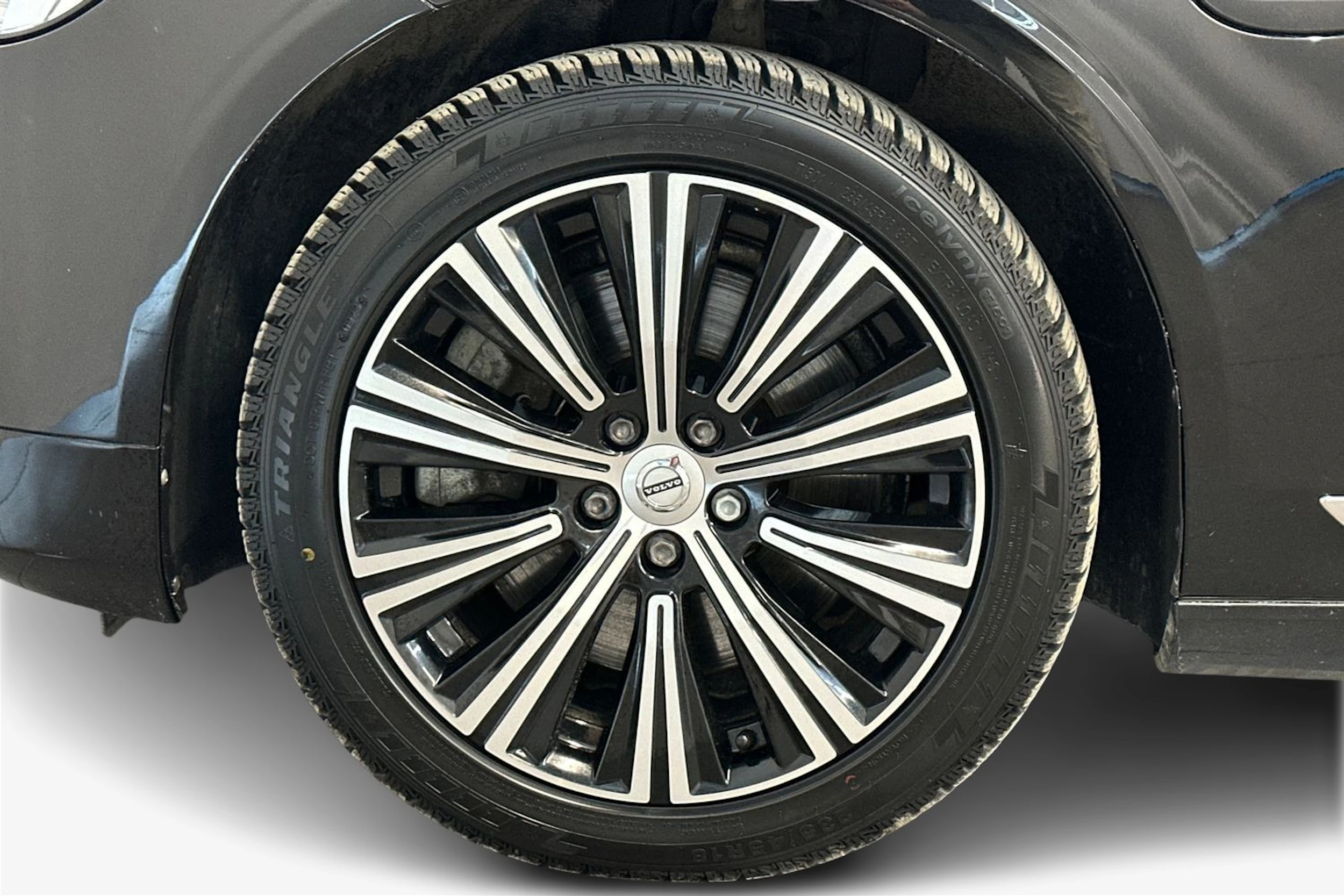 musta Volvo V90 2022 kuva 9.