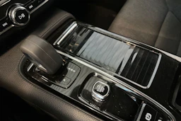 musta Volvo V90 2022 kuva 23.