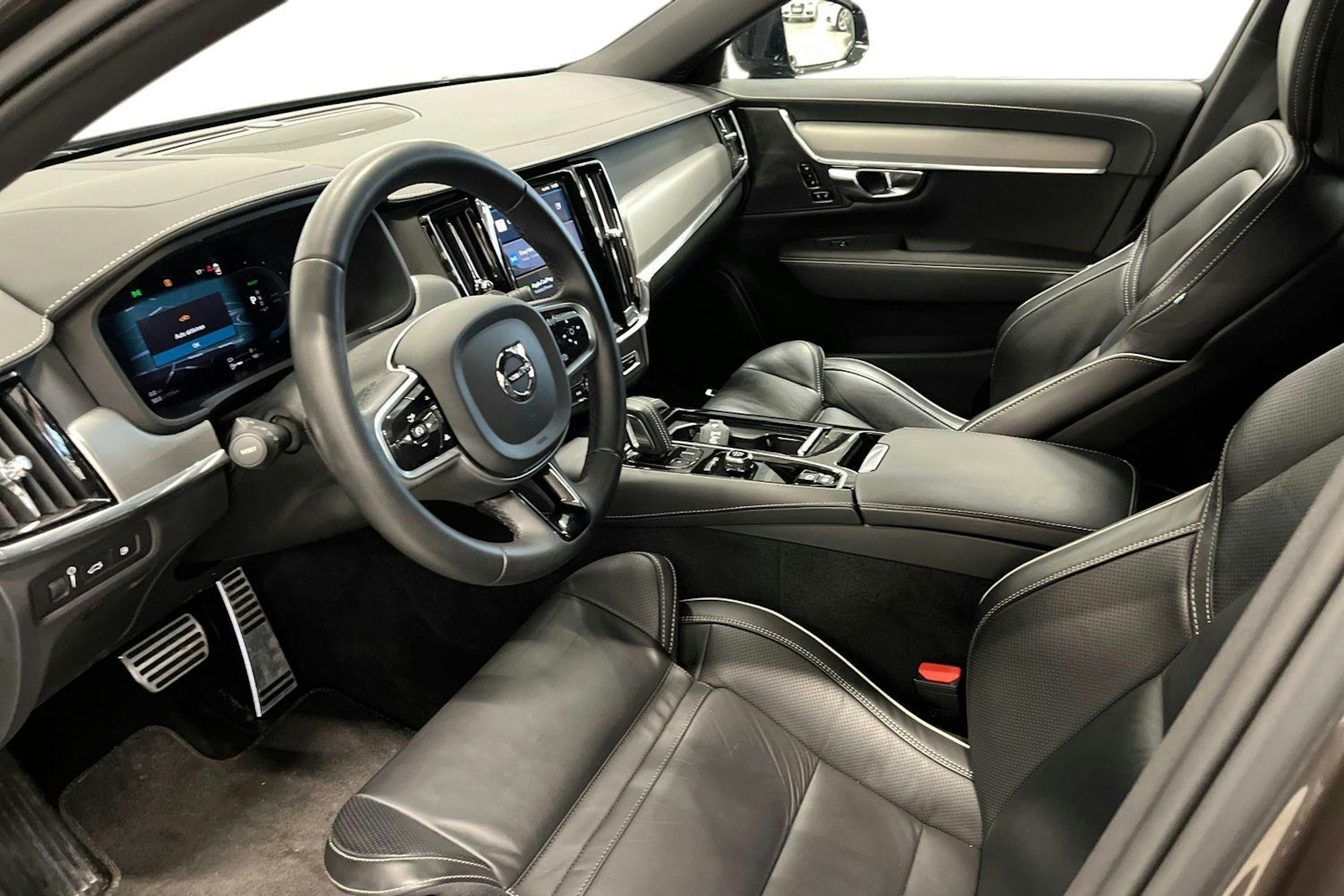 Harmaa Volvo V90 2022 kuva 6.