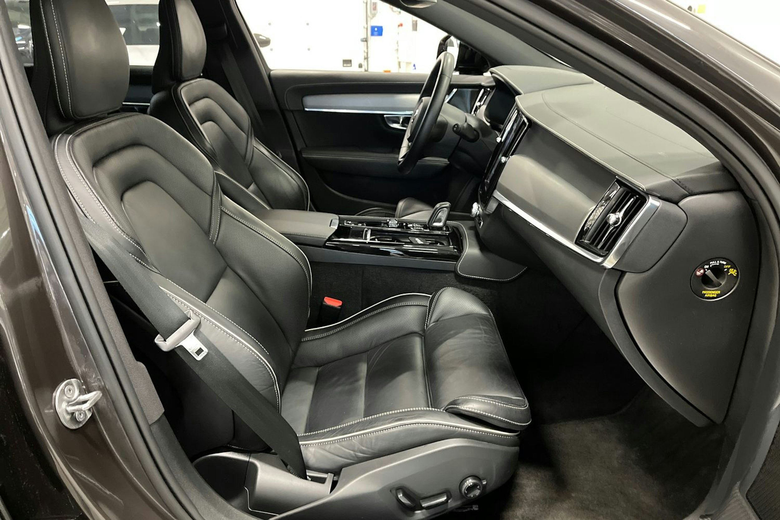 Harmaa Volvo V90 2022 kuva 12.