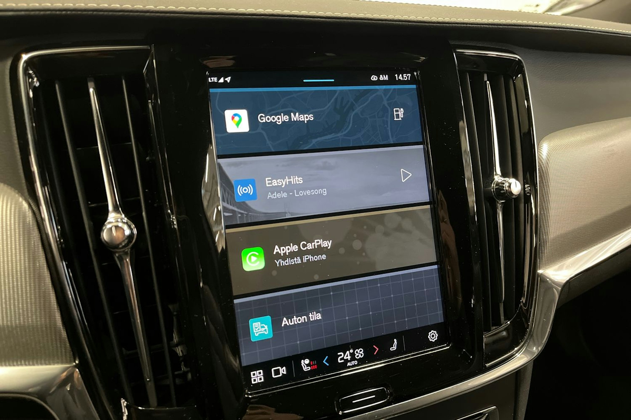 Harmaa Volvo V90 2022 kuva 17.