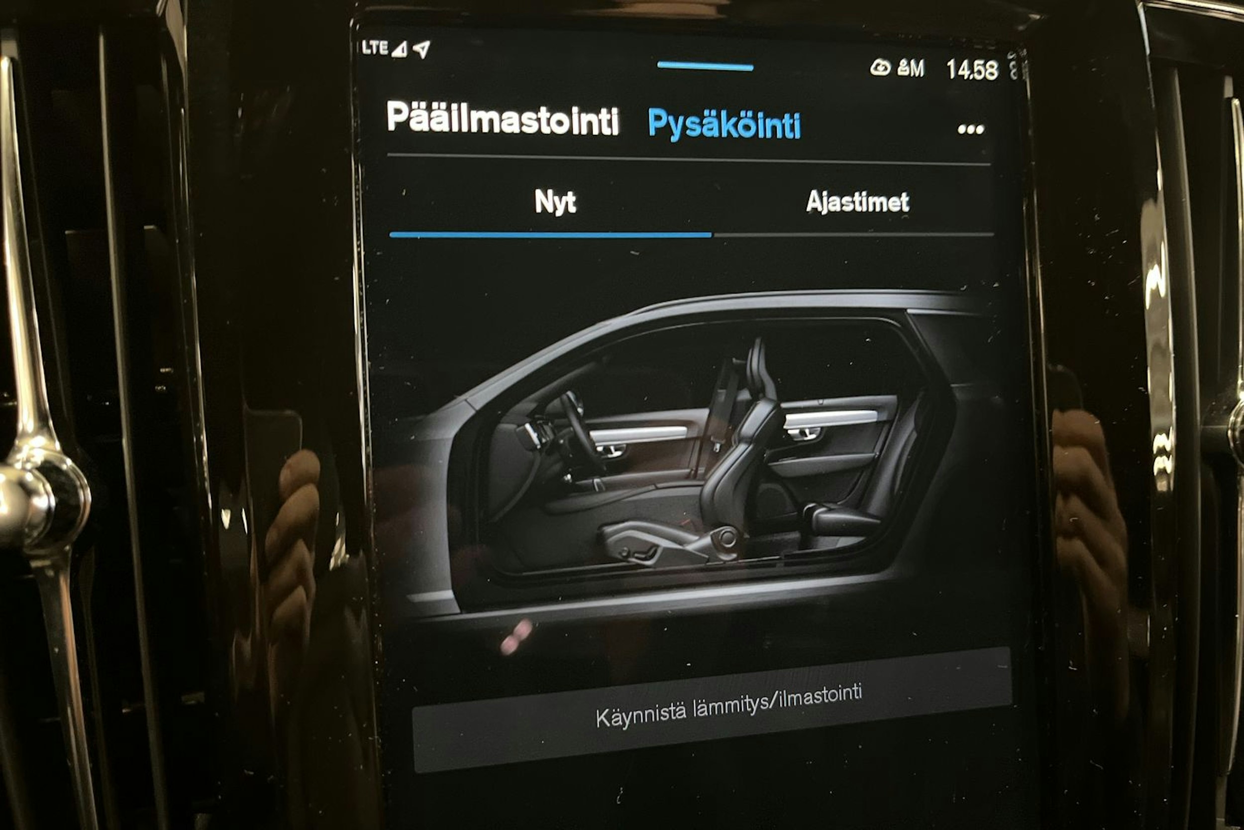 Harmaa Volvo V90 2022 kuva 20.