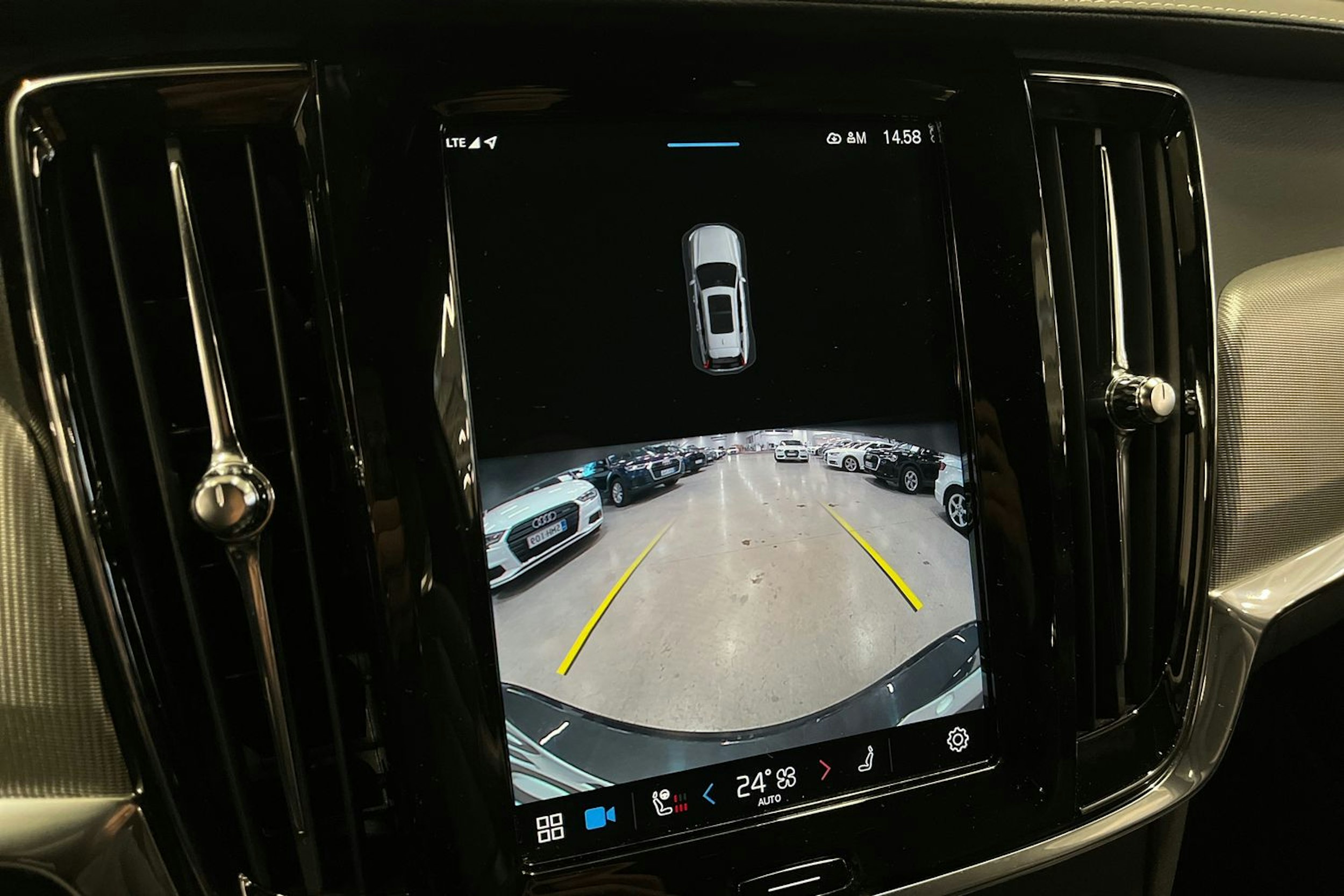 Harmaa Volvo V90 2022 kuva 21.