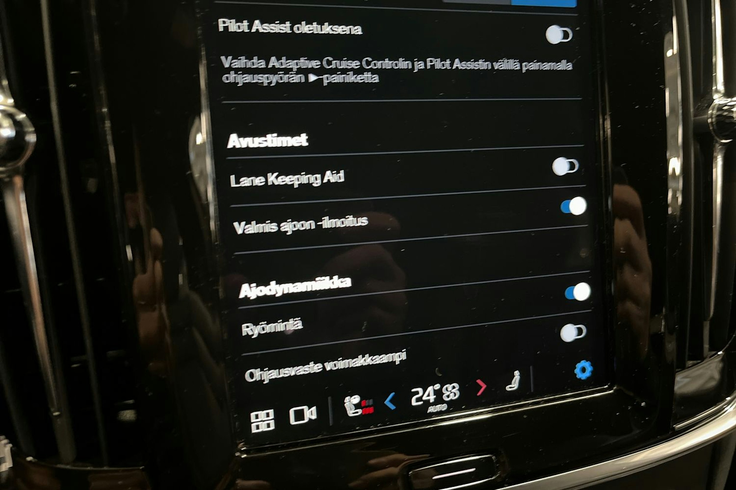 Harmaa Volvo V90 2022 kuva 23.