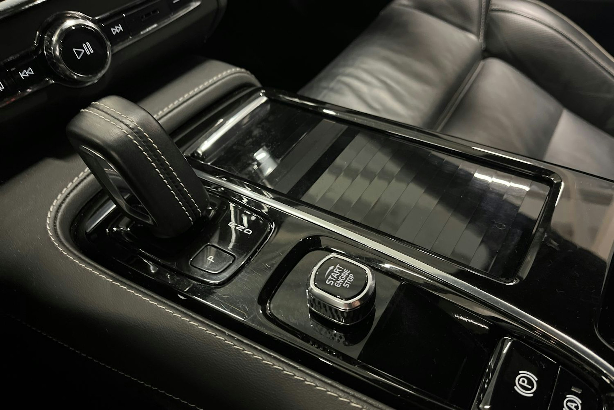 Harmaa Volvo V90 2022 kuva 24.