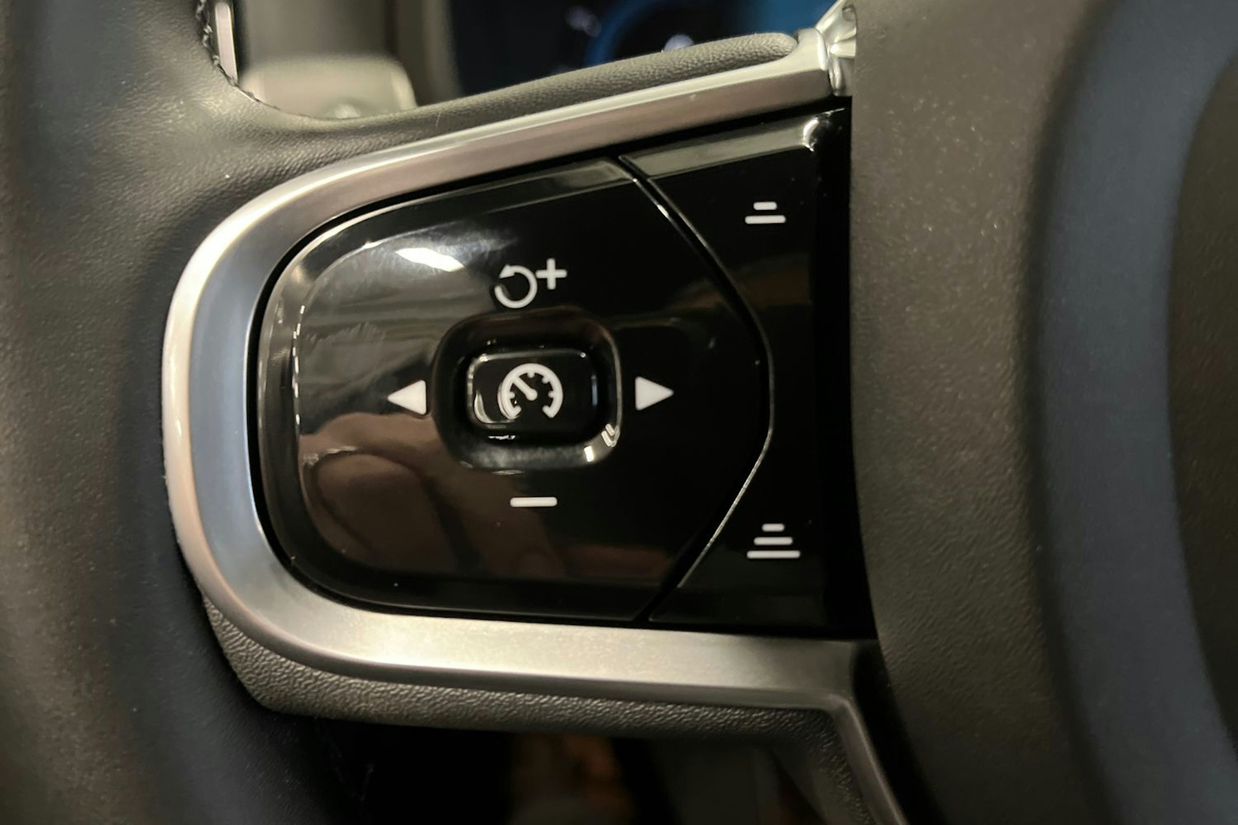 Harmaa Volvo V90 2022 kuva 25.