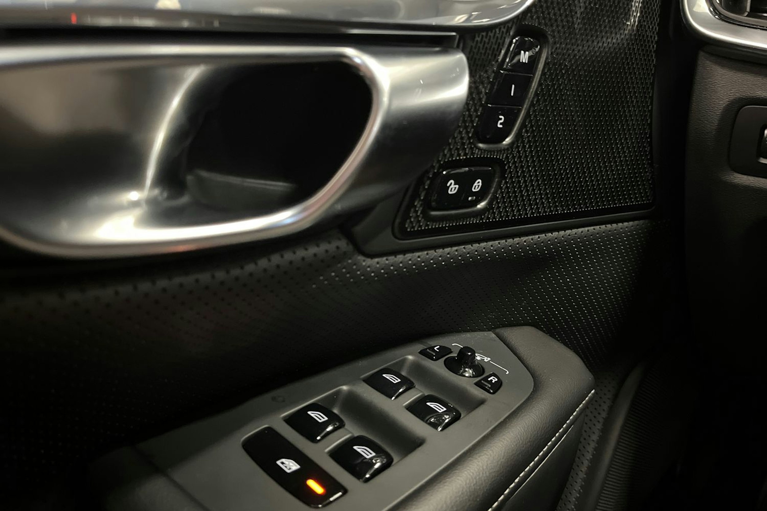 Harmaa Volvo V90 2022 kuva 26.