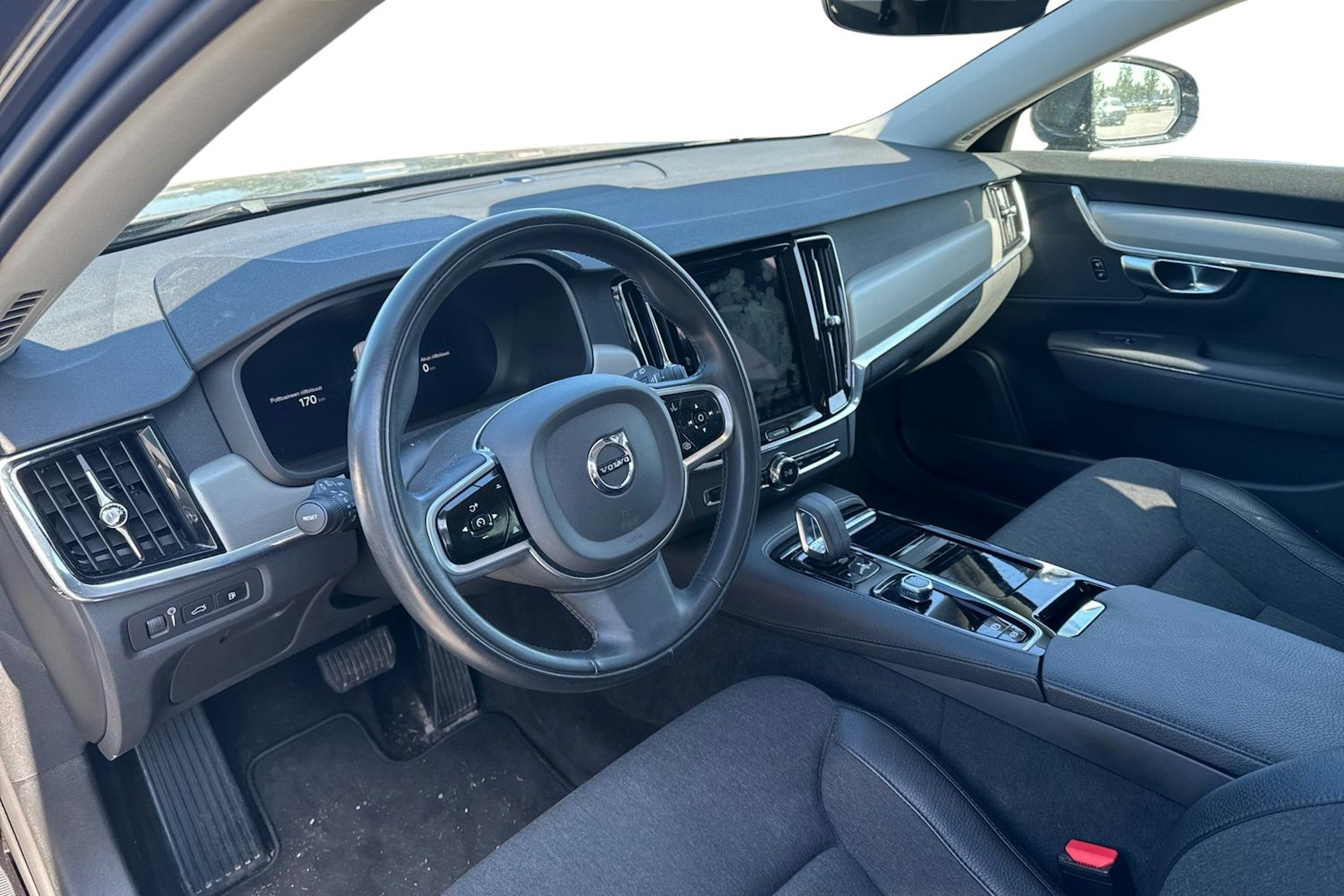 musta Volvo V90 2022 kuva 3.