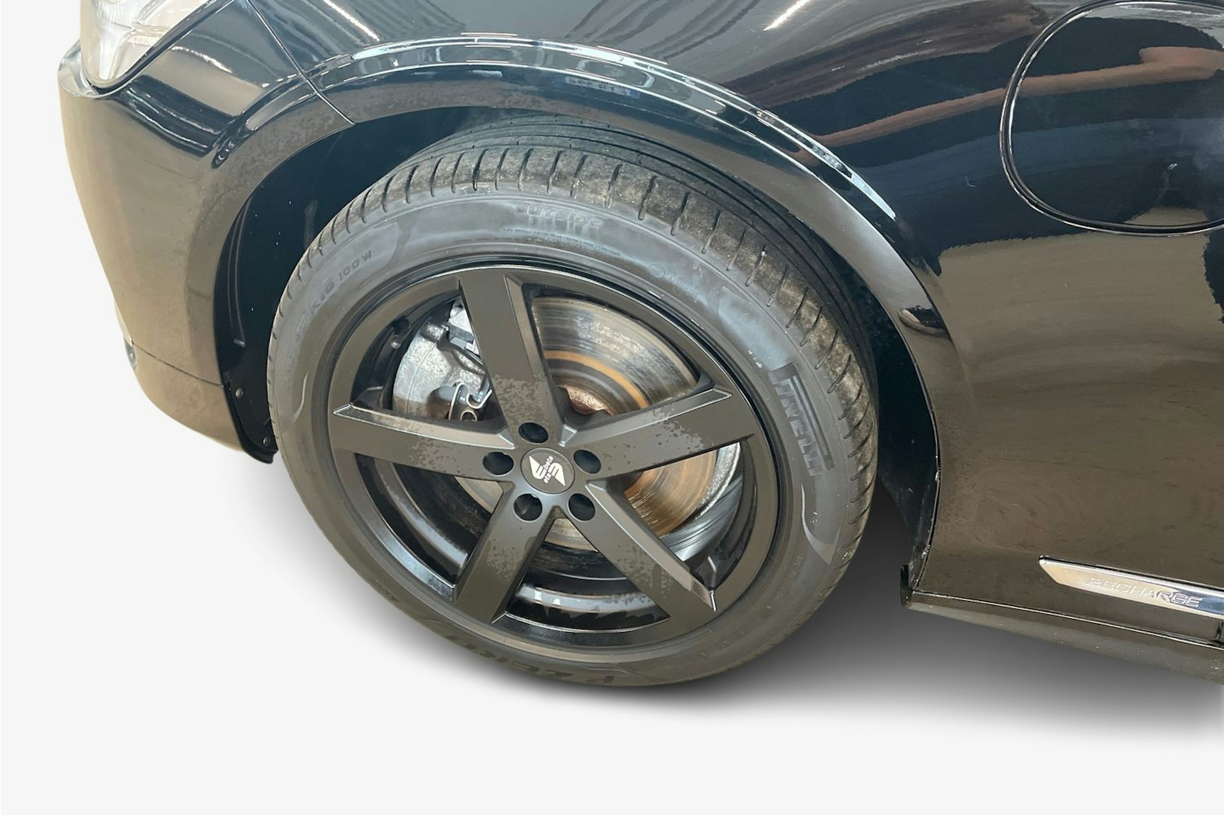 musta Volvo V90 2022 kuva 11.