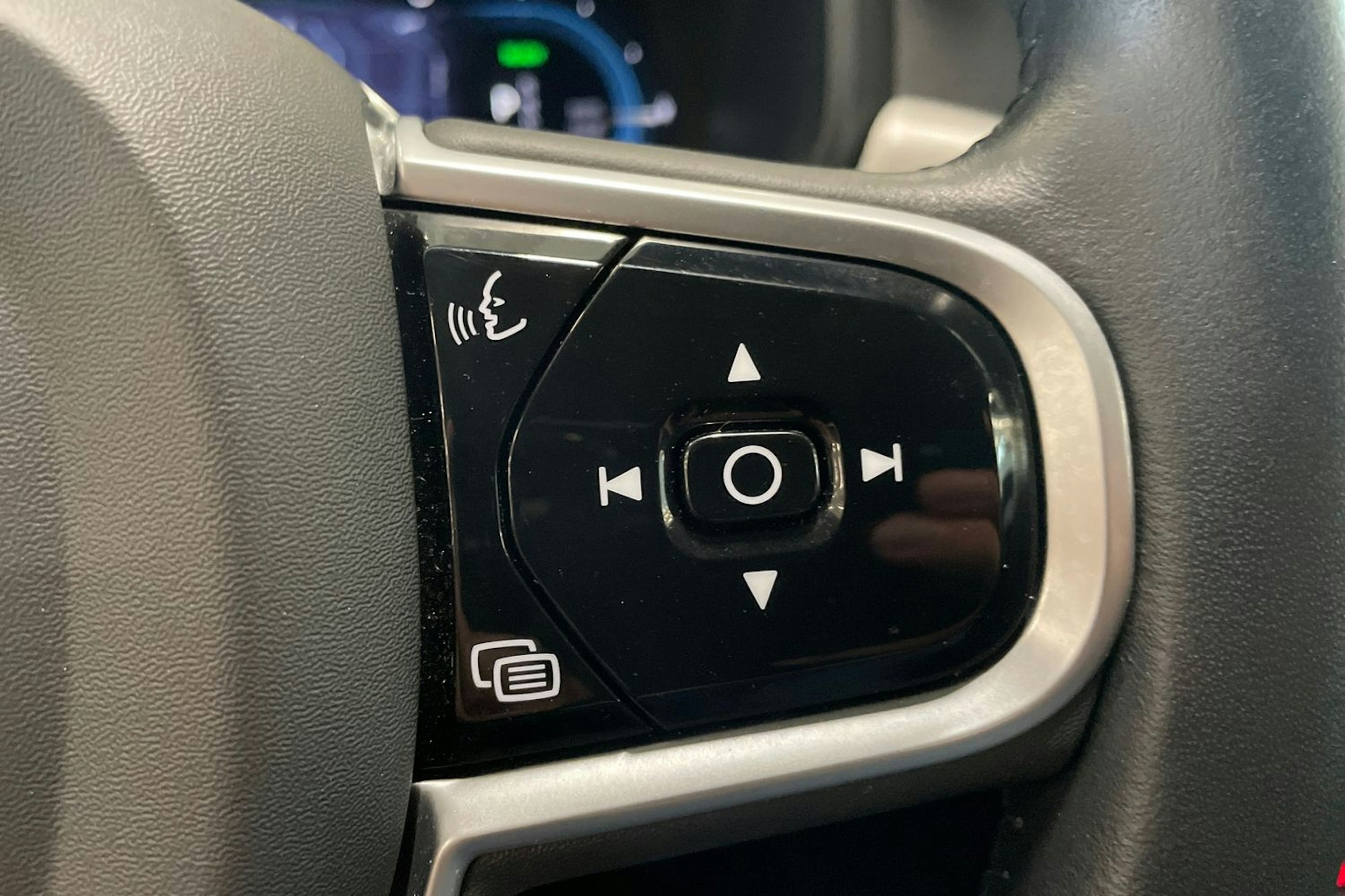 musta Volvo V90 2022 kuva 16.
