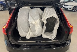 musta Volvo V90 2022 kuva 26.